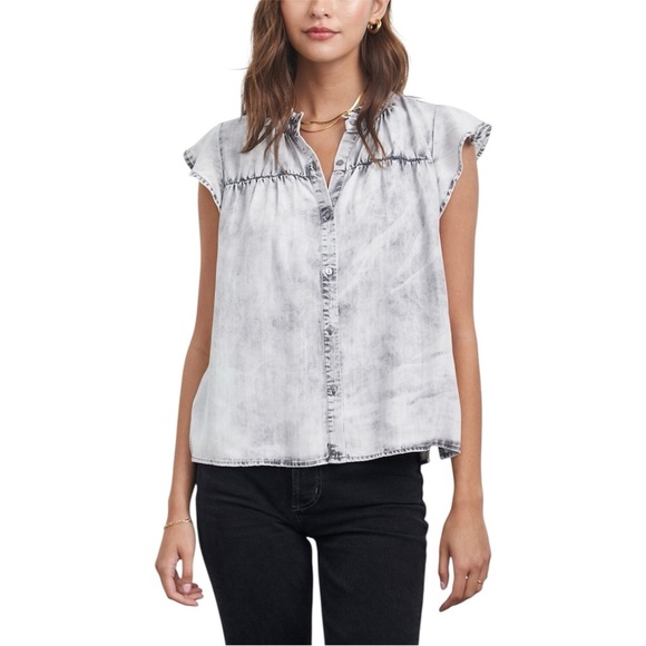 Rails Ruthie Button Down Flutter Sleeve Top in Charcoal Cloud Wash 0053 - Picture 1 of 9
